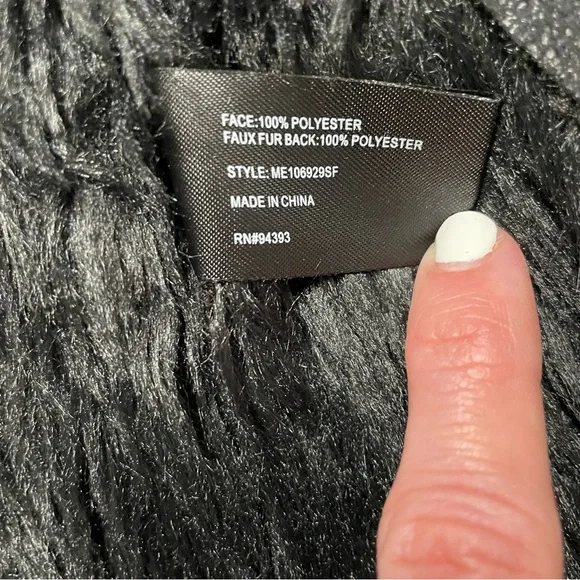 Mo-Ka Linz Faux Shearling Vest Black Women’s Size Medium - Picture 8 of 8